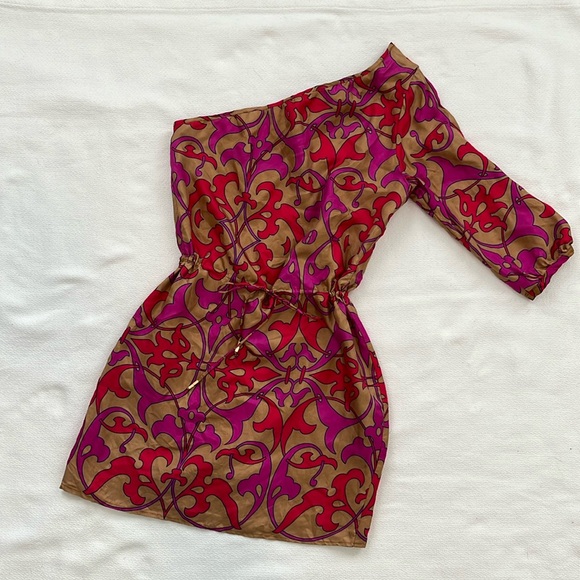 britt ryan Dresses & Skirts - Britt Ryan One Shoulder Silky Mini dress with ruched tie waist Size Small/medium